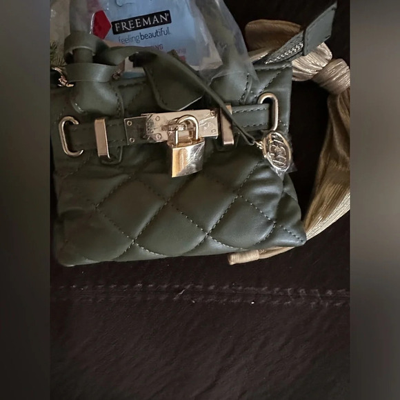 NWT BADGLEY MISCHKA Mini Diamond Quilted Tote - Picture 3 of 5